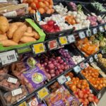 Ünnepi vásárlási roham: Másodpercek alatt frissülnek az árak a hazai üzletekben