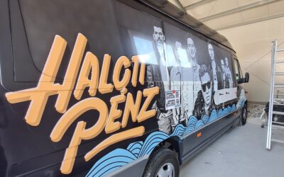 Premier: Trükkös megoldással készült a Halott Pénz turnébusza