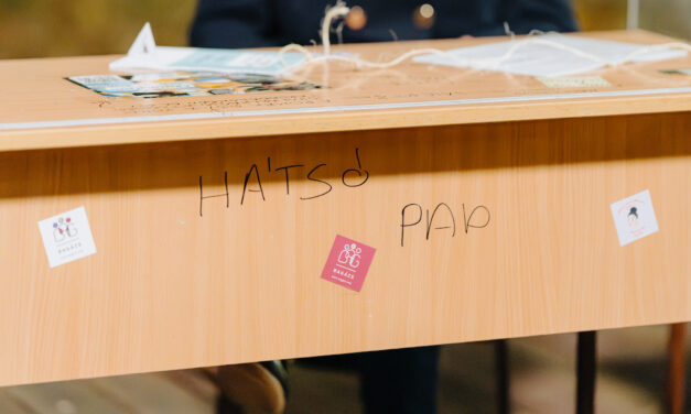 „Ha beülsz a hátsó padba és csendben maradsz, akkor átmehetsz kettessel”