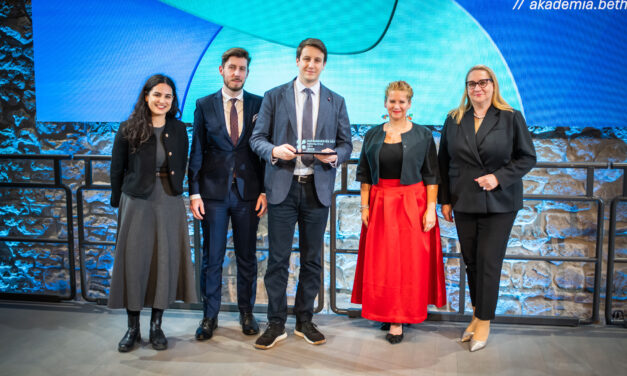 „Oktatás, amely gyógyít” – a Bethesda Akadémia nyerte az Egészségértés Díjat 2025-ben