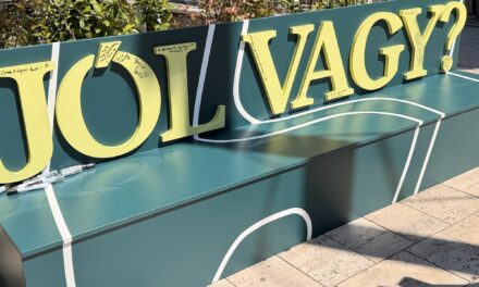 A magyarok közel fele elrejti valódi érzéseit: az érzelmi álarcok mögött mélyül a társas magány