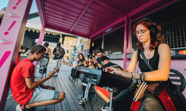 „Nehéz abbahagyni a görgetést” – Komoly szorongást okoz a Z-generációsoknak a közösségi média