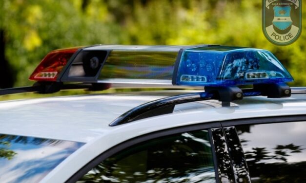Egy férfi a kanizsai autóbuszállomáson az ott várakozó utasokat késsel fenyegeti és ordítozik