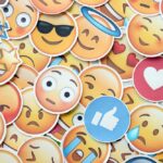 Táskás szem és kopár fa – ezek az idei év emoji trendjei