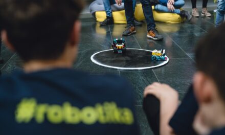 Diákok által programozott robotok mérik össze tudásukat a ProSuli robotika versenyén