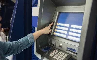 Nem a készpénz, a bankpénztár tűnik el: tízből hét befizetés már ATM-en történik