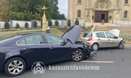 Összeütközött két személygépkocsi !