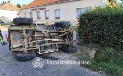 Parkoló autónak ütközött, majd felborult egy  terepjáró !