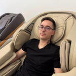 Otthoni masszázs, terápiás hatással? Egy gyógymasszőr válaszol a masszázsfotelek valódi előnyeire