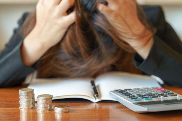stressed-business-woman-running-out-money-stock-market-down_43919-252