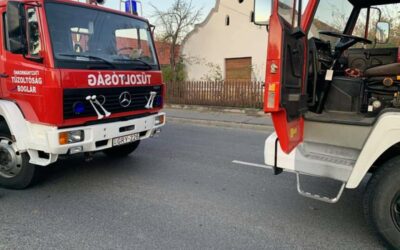 Családi ház udvarán, átépítésből származó hulladék gyulladt meg !