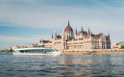 Így néz ki közelről Budapest új panorámahajója, ahol 136 négyzetméternyi üveg veszi körül az utasokat