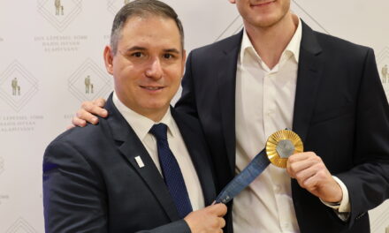 Olimpiai bajnok a csapatban: új nagykövettel erősít Hajós István Alapítványa