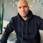 Friss kutatás: Karácsonykor túlköltenek a magyarok, januárban jön a megbánás