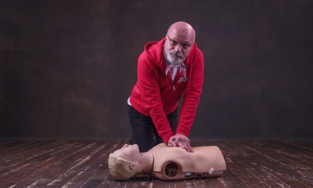 „Ha rajtad múlik az élete…” – Zacher Gábor egy percben tanít életet menteni