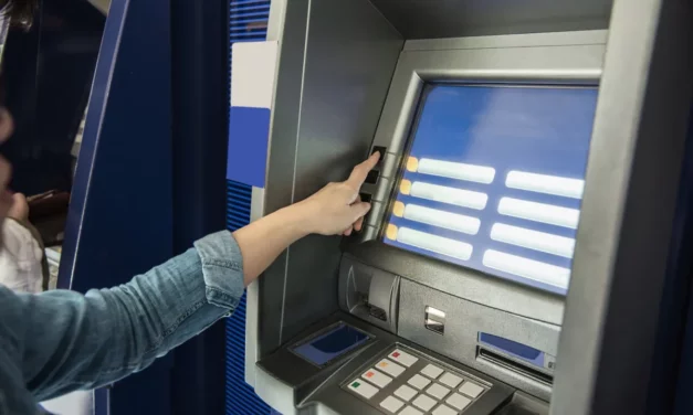 Nem a készpénz, a bankpénztár tűnik el: tízből hét befizetés már ATM-en történik