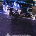 Összeütközött két személyautó a 86-os főúton !