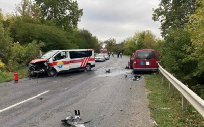 Összeütközött két személygépkocsi !