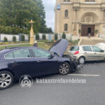 Összeütközött két személygépkocsi !