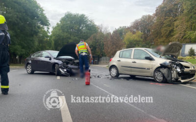 Két személyautó karambolozott ! !