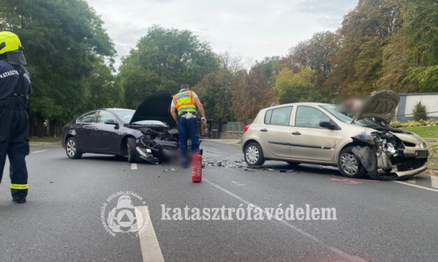 Két személyautó karambolozott ! !