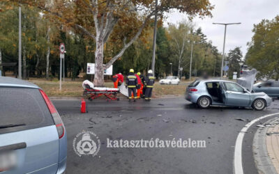 Összeütközött két személygépkocsi !