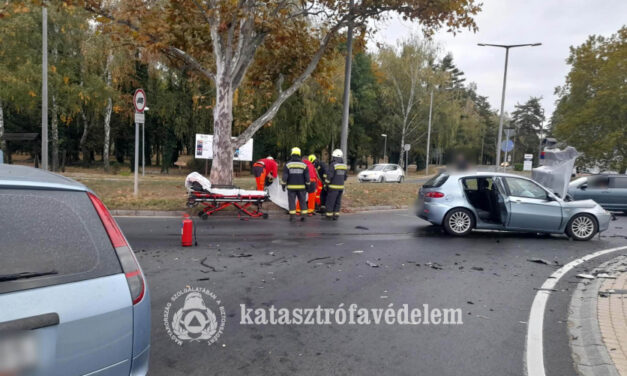 Összeütközött két személygépkocsi !