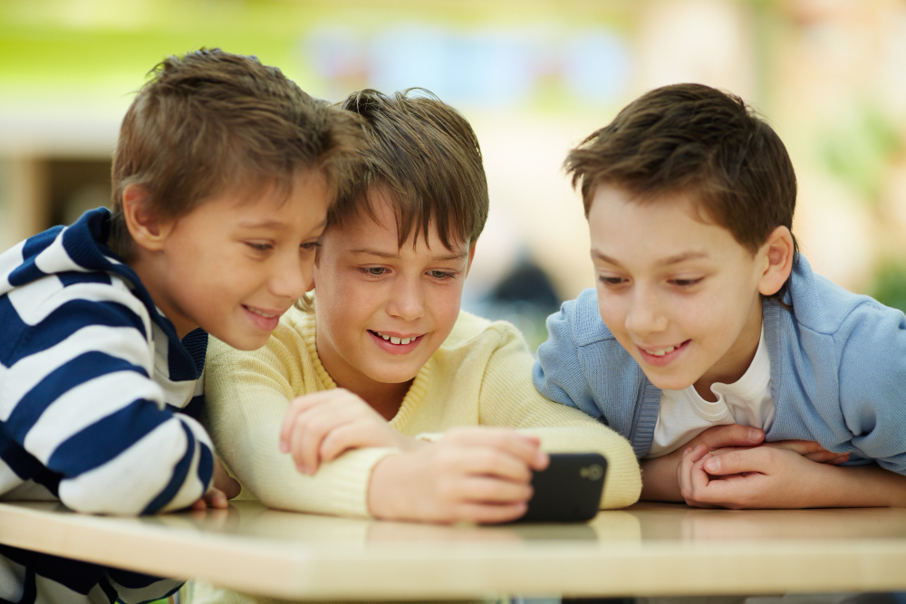 kids with cellphone