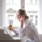 Drágulást hozott a tavasz a vállalkozói számláknál – a nagybankok többsége emel a díjakon