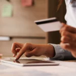 Véget ér a moratórium, drágulnak a lakossági bankszámlák